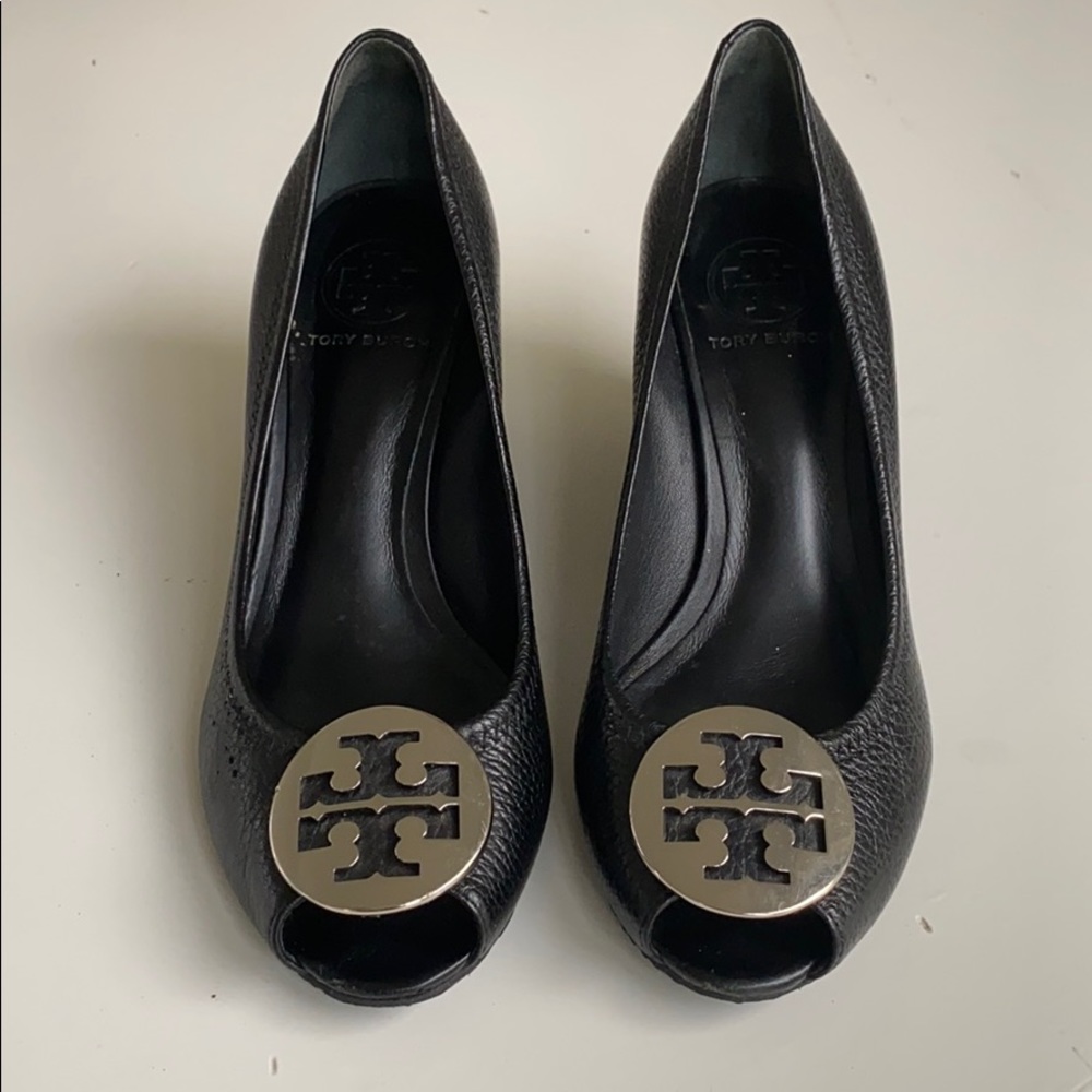 Tory Burch black open toe heels w large metal Logo